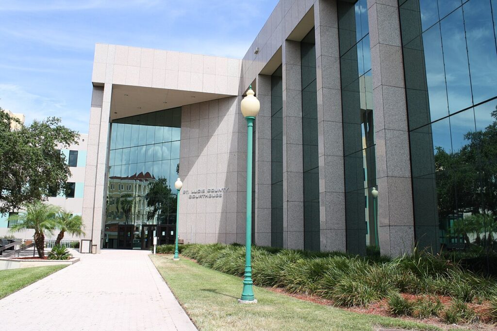 Exterior view of the St. Lucie County Courthouse in Fort Pierce, Florida.